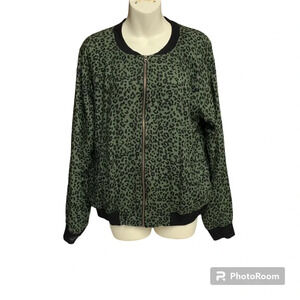 Beachlunchlounge green/black animal print full zip jacket with pockets Large